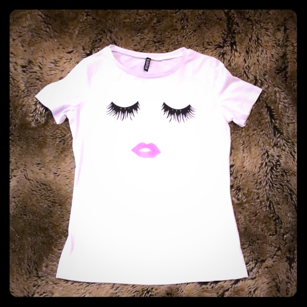 Boutique eyelash graphic T-shirt